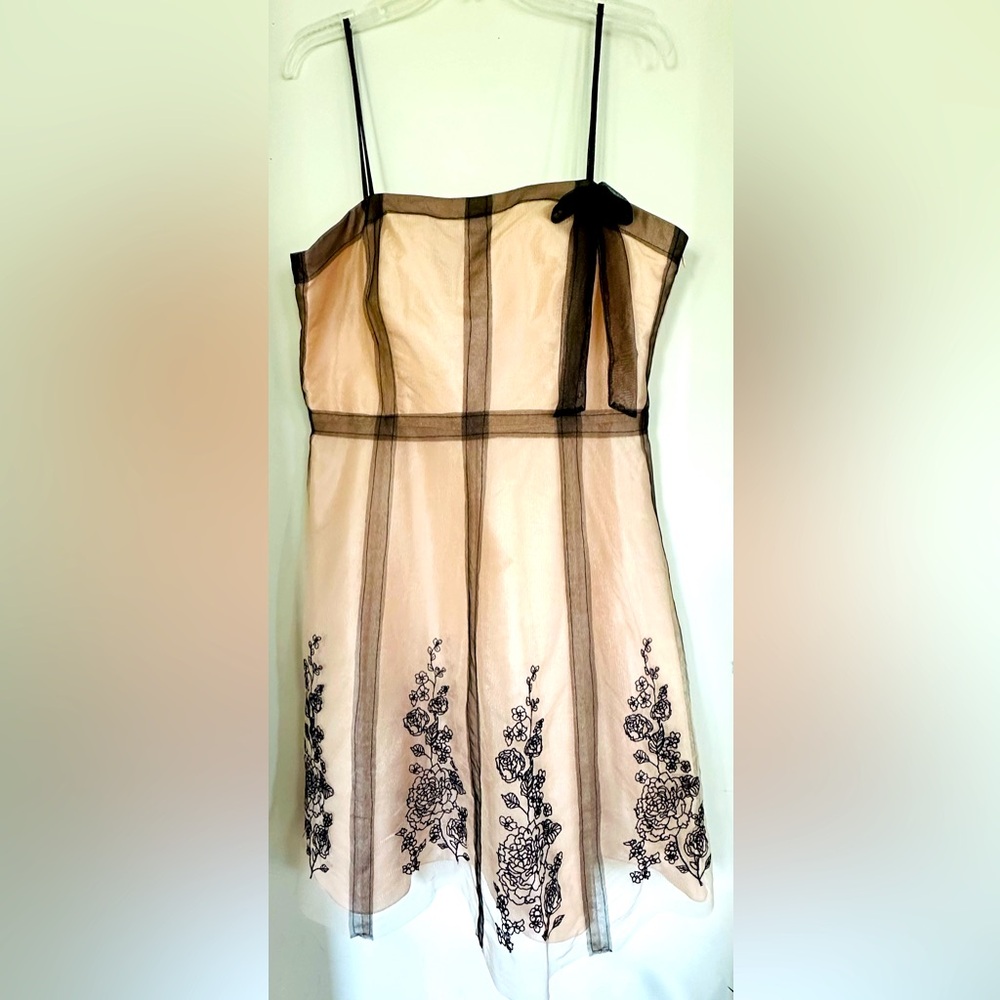 Gabriella Skye - 100% Polyester. Only worn ONCE - Size 14